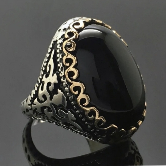 Unisex ring black stone oval, 925 silver and gold look size 8 - Picture 4 of 9